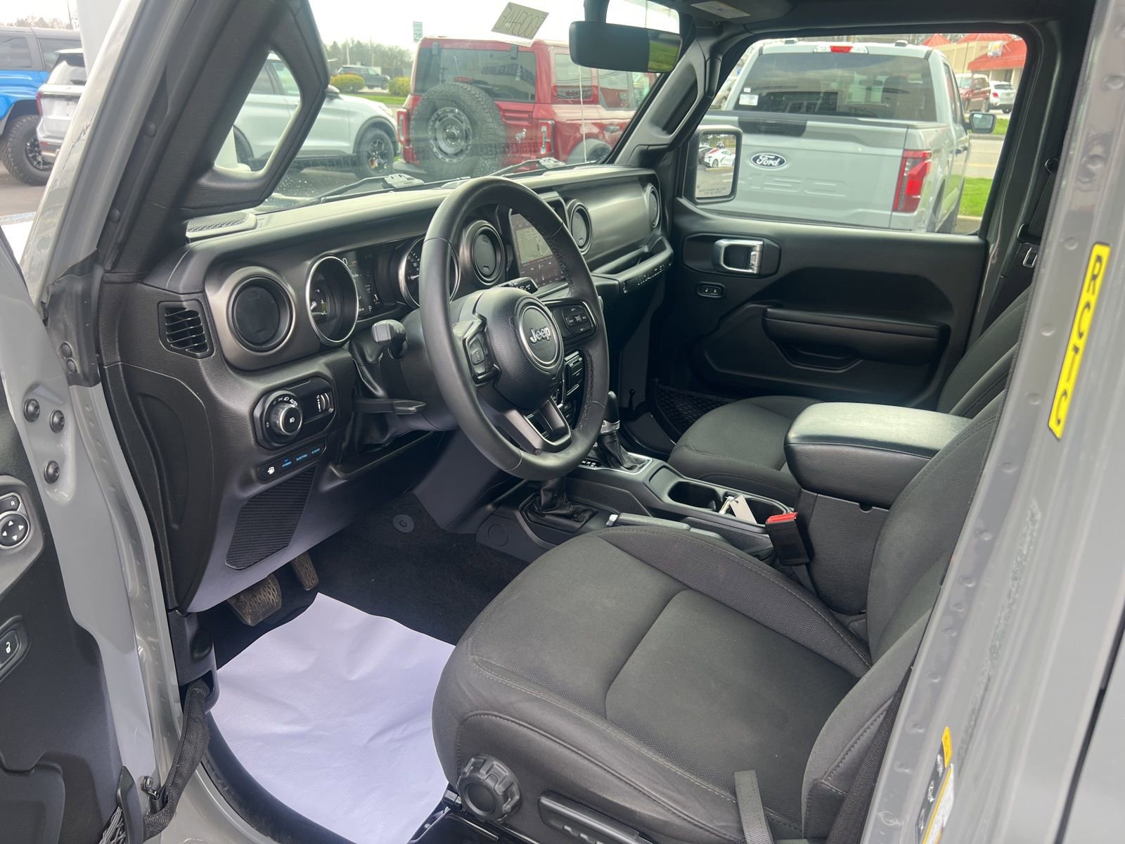 Used 2023 Jeep Wrangler Unlimited w/ Cold Weather Group AWD/4WD image 24