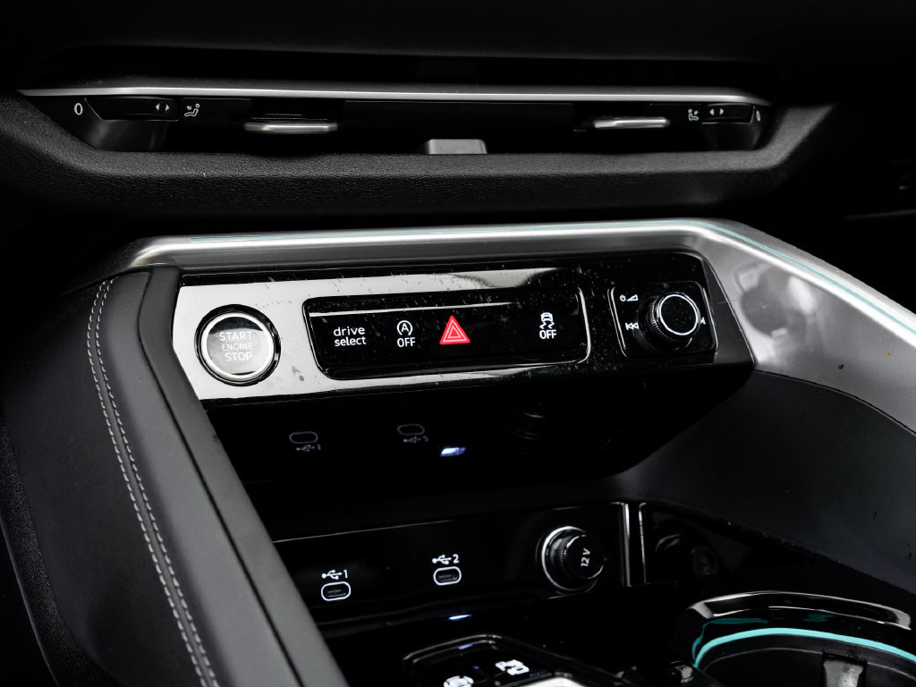 Certified 2025 Audi Q5 Premium w/ Convenience Package AWD/4WD image 17