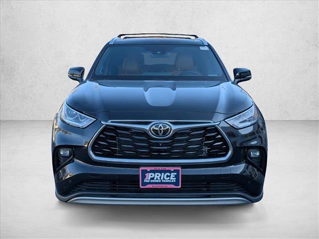 Used 2023 Toyota Highlander Platinum image 2