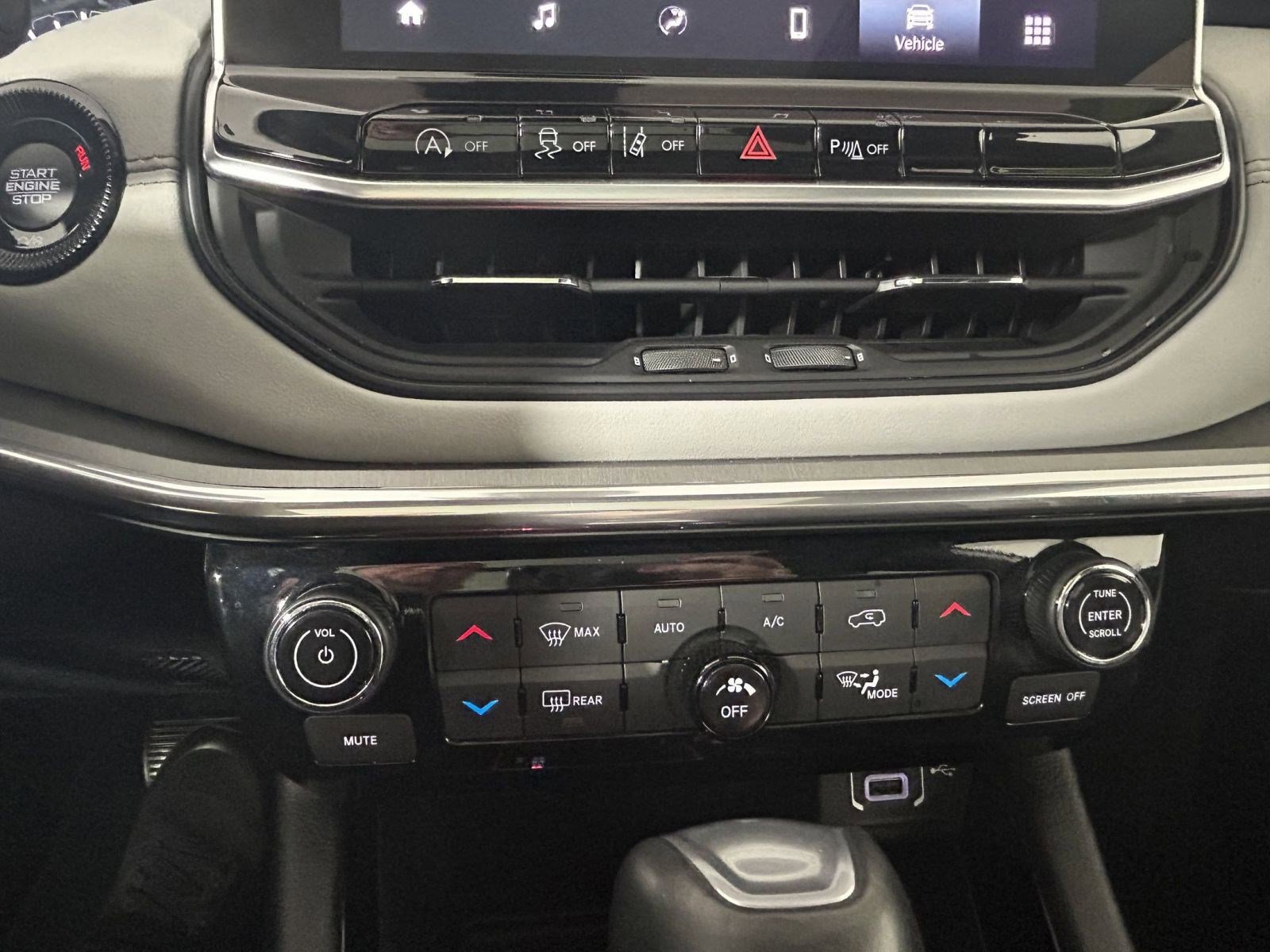 Used 2023 Jeep Compass Limited w/ Sun and Sound Group AWD/4WD image 29