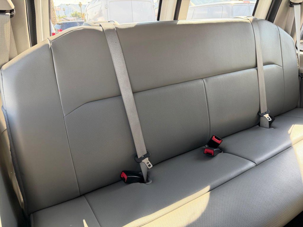 Used 2009 Ford E-350 and Econoline 350 Extended Wagon Super Duty image 33