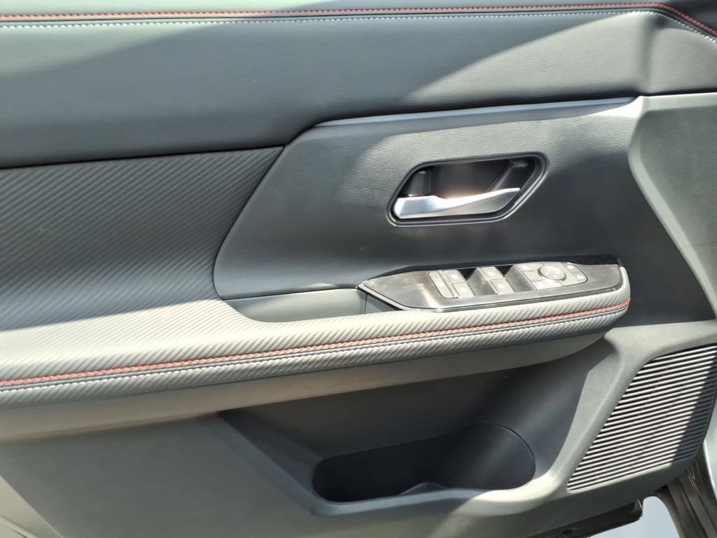 New 2026 Nissan Kicks SR FWD image 13