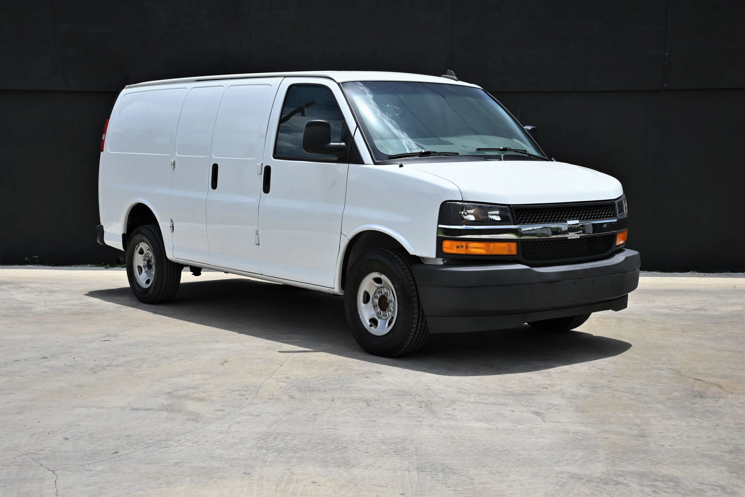 Used 2021 Chevrolet Express 2500 w/ Driver Convenience Package image 3