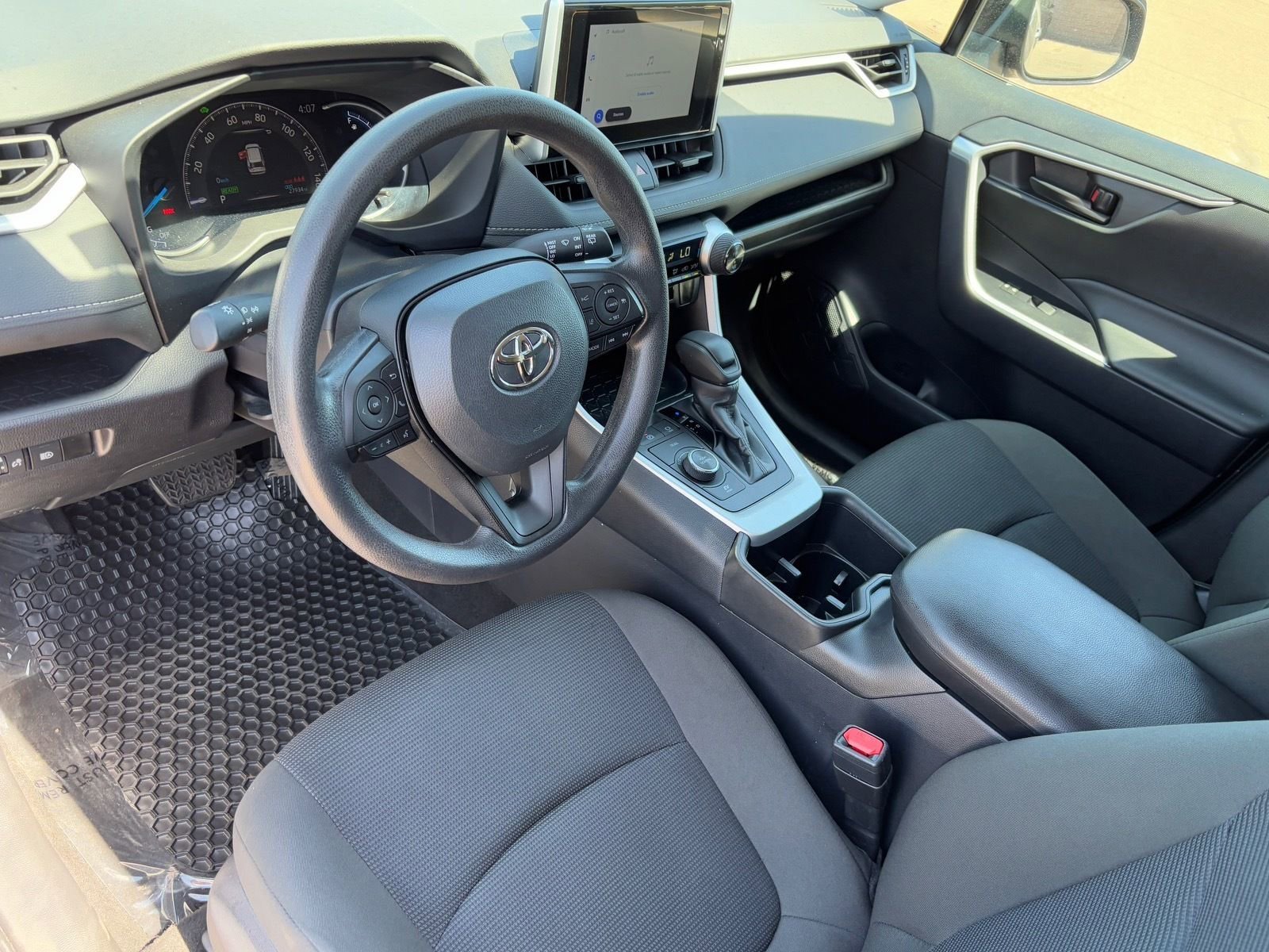 Used 2025 Toyota RAV4 LE AWD/4WD image 16