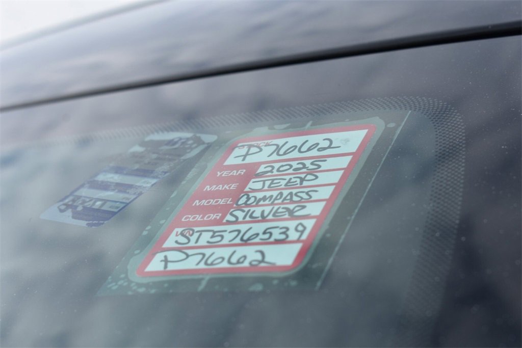 Used 2025 Jeep Compass Limited w/ High Altitude Package image 34