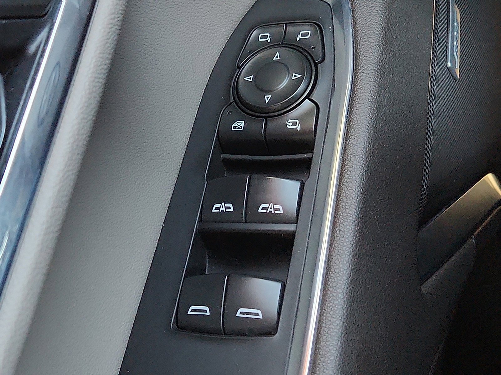 Used 2025 Chevrolet Silverado 1500 LTZ image 21