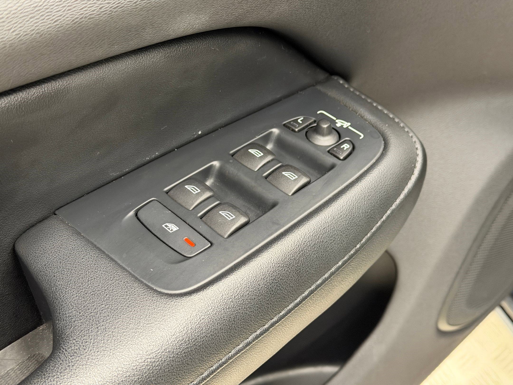 Used 2024 Volvo S60 B5 Core image 21