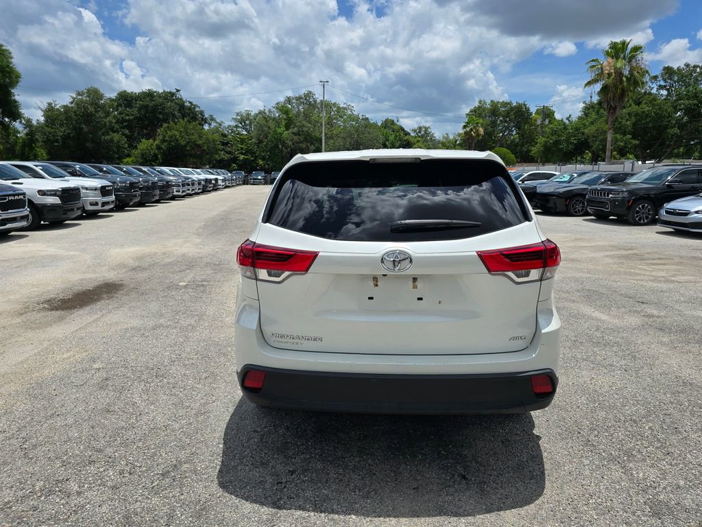 Used 2019 Toyota Highlander LE AWD/4WD image 5