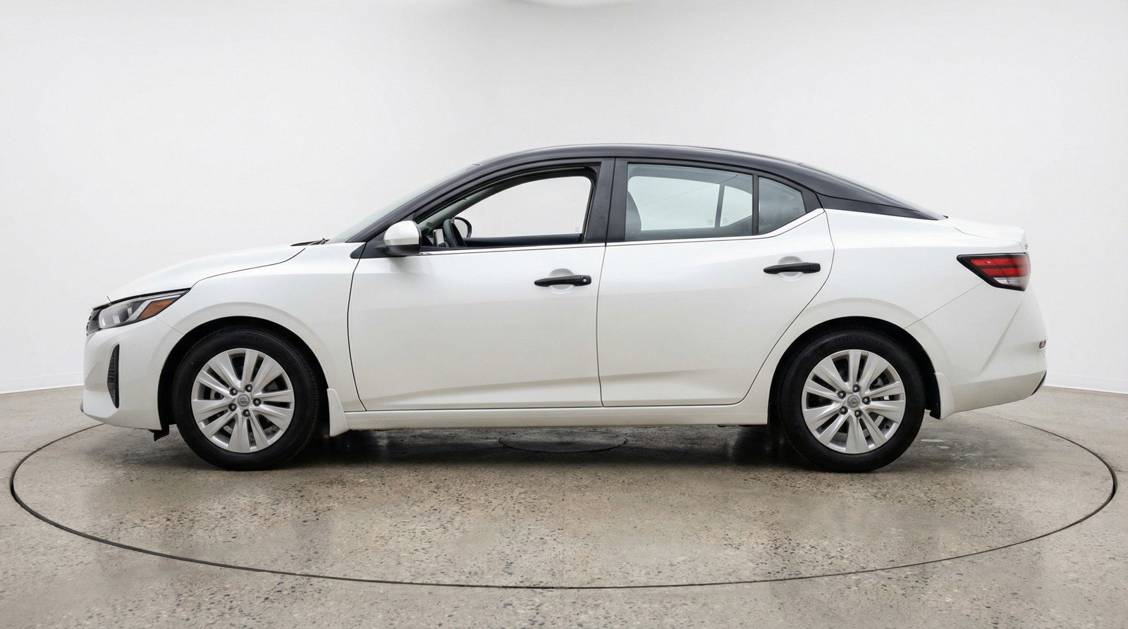 Used 2025 Nissan Sentra S image 5