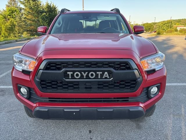 Certified 2022 Toyota Tacoma SR5 AWD/4WD image 2