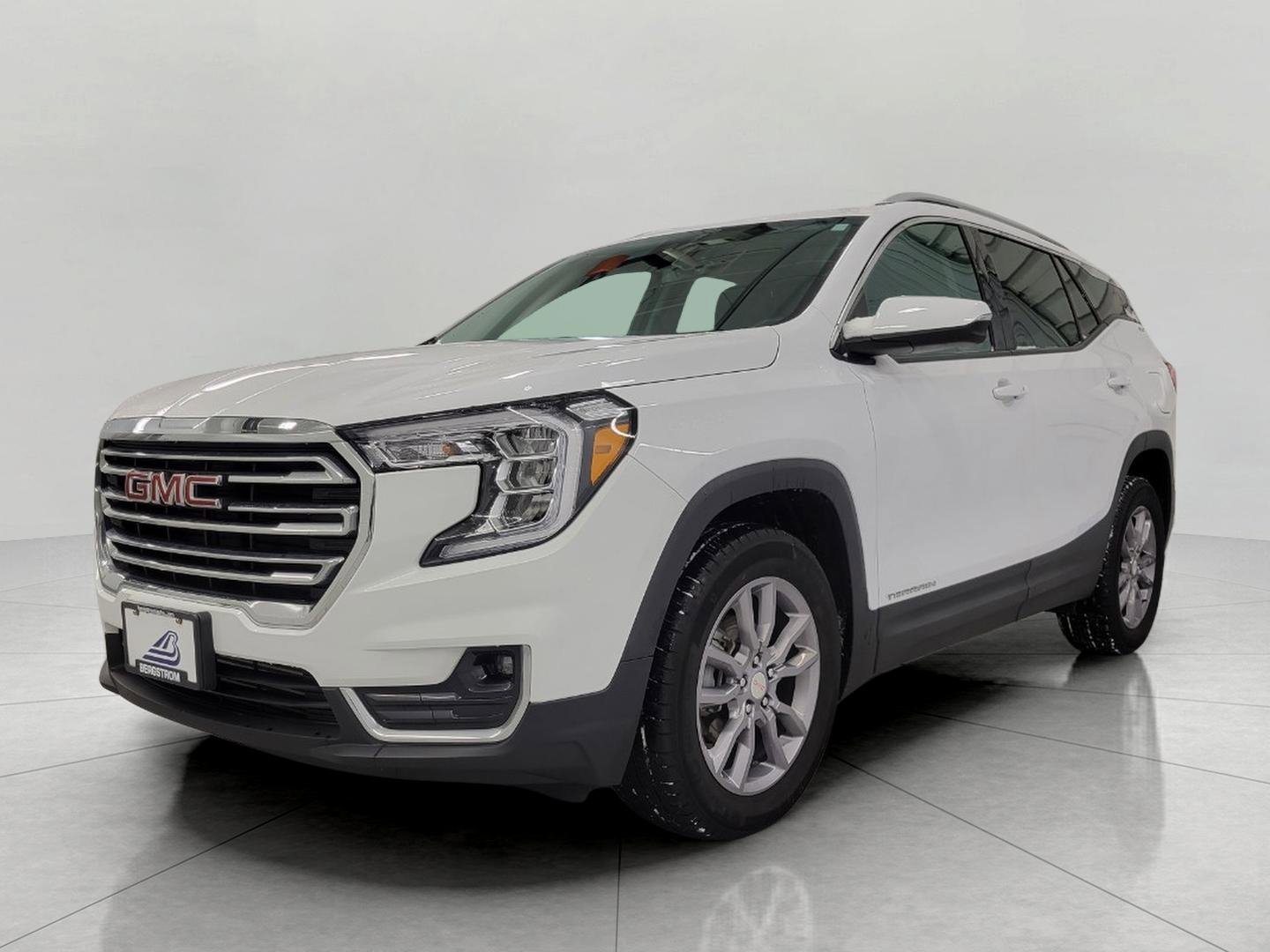 Used 2024 GMC Terrain SLT image 13