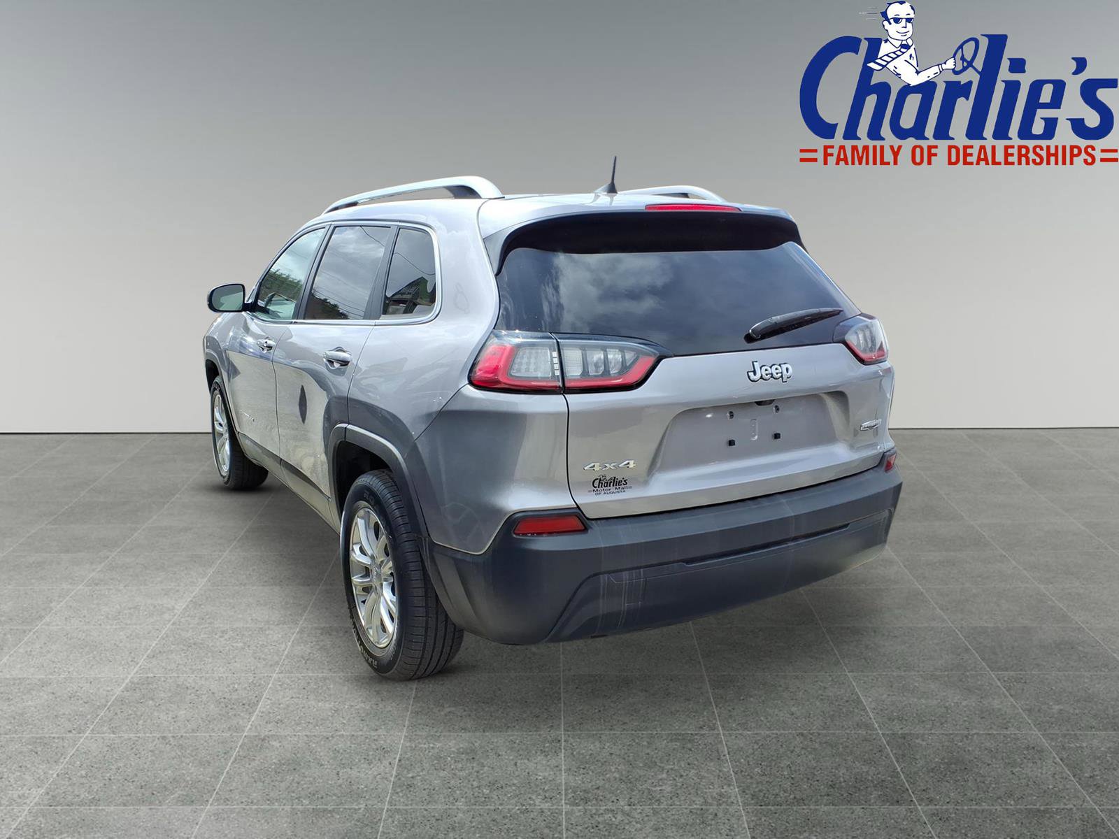 Used 2019 Jeep Cherokee Latitude w/ Cold Weather Group AWD/4WD image 5