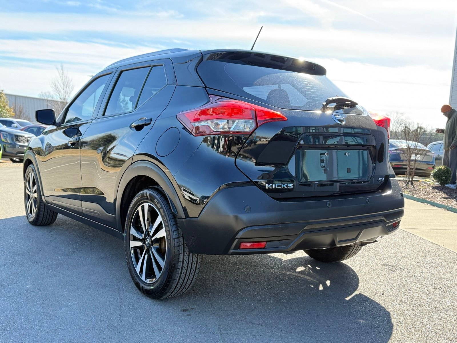 Used 2020 Nissan Kicks SV image 9