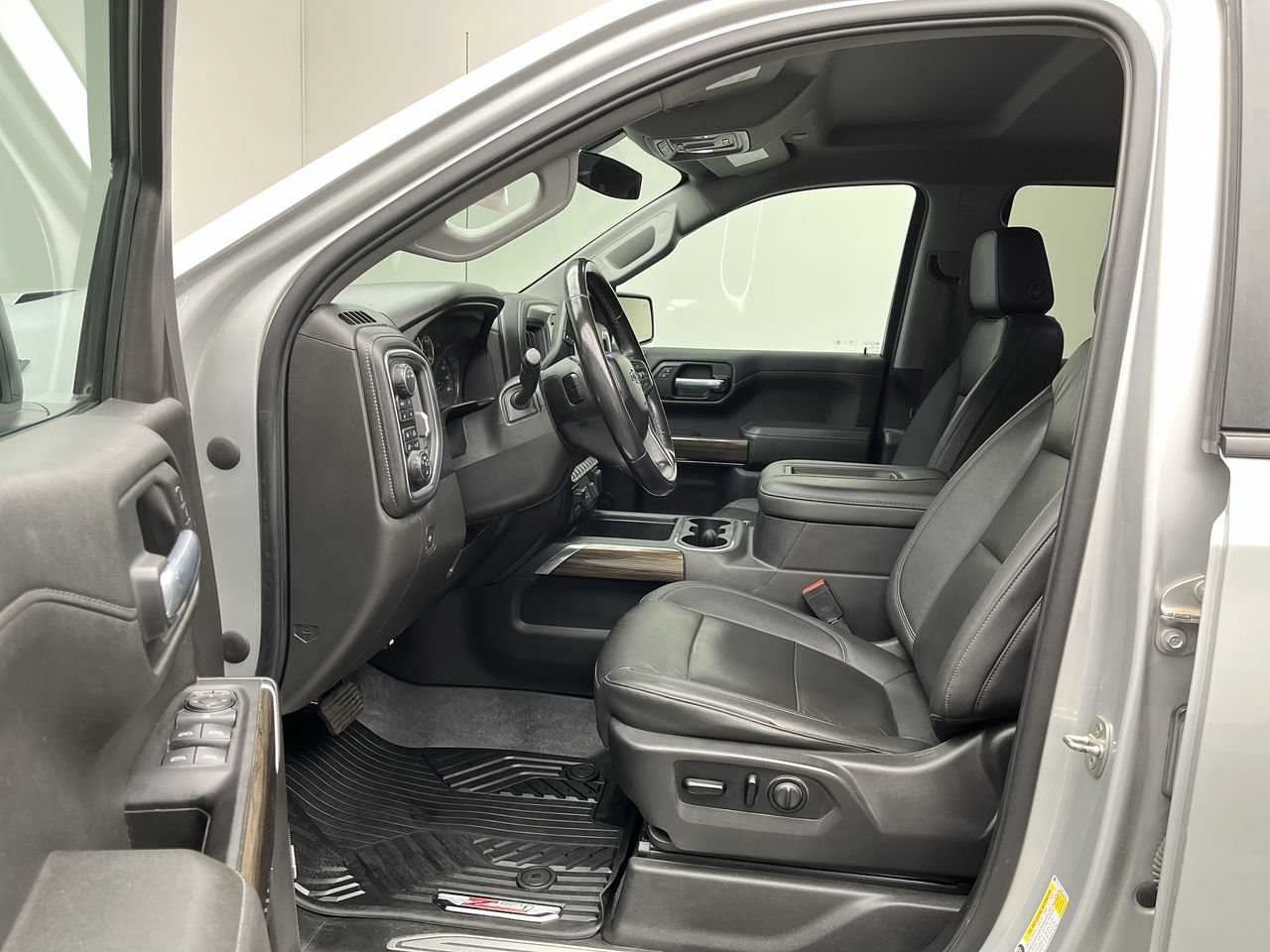 Certified 2021 Chevrolet Silverado 1500 LT Trail Boss w/ Convenience Package II AWD/4WD image 3