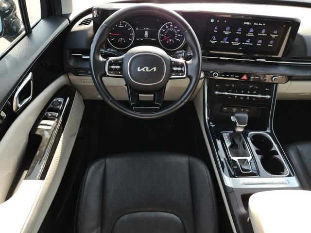 Used 2022 Kia Carnival EX image 17