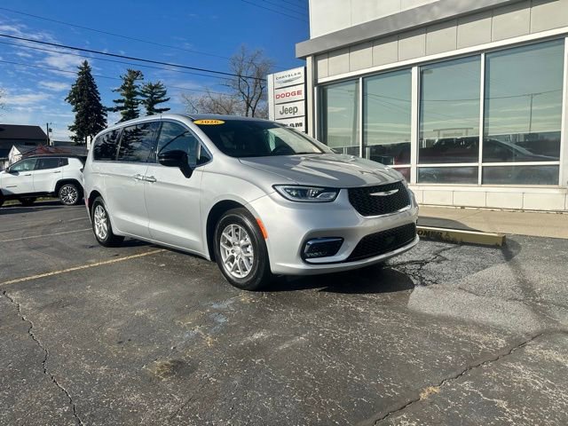 New 2026 Chrysler Pacifica Select FWD image 5