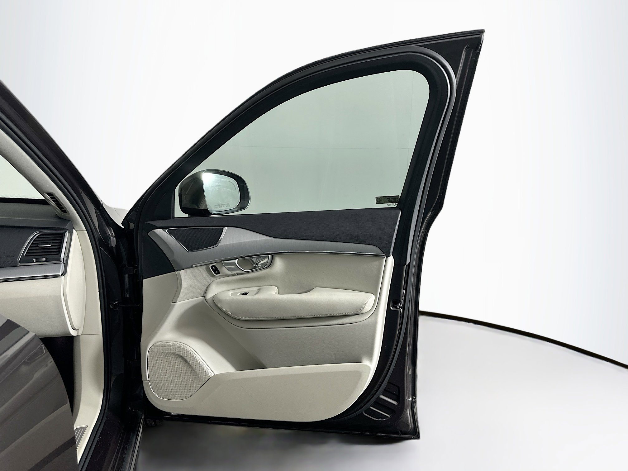 Used 2024 Volvo XC90 B5 Core w/ Protection Package Premier image 35