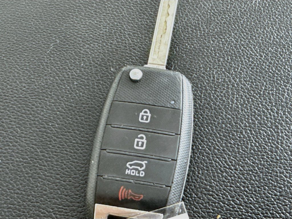 Used 2017 Kia Sorento AWD image 32
