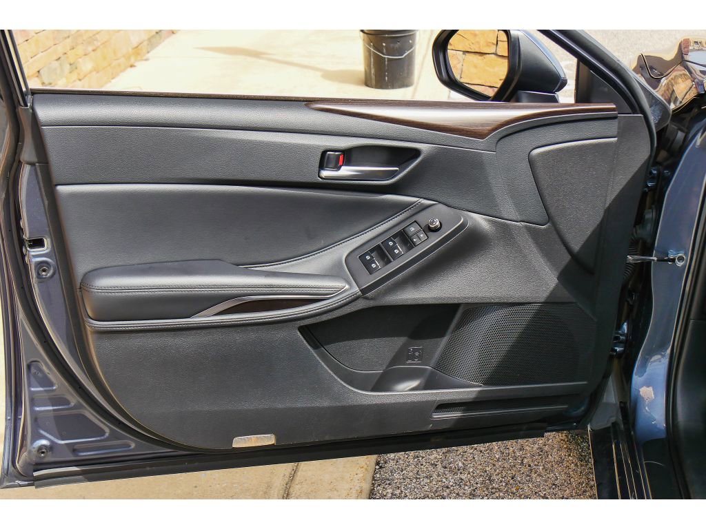 Used 2019 Toyota Avalon XLE w/ Moonroof Package FWD image 9