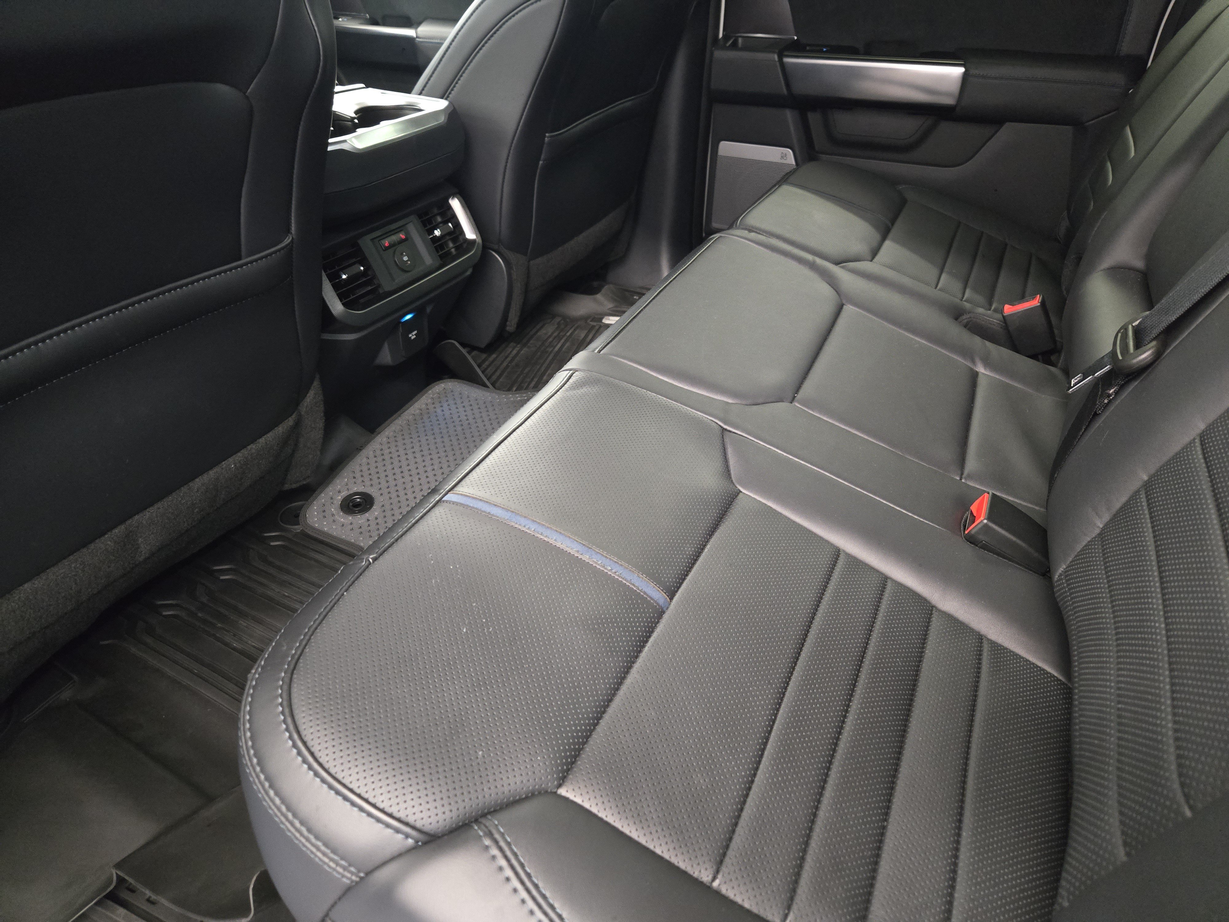 Used 2025 Ford F150 Platinum w/ FX4 Off-Road Package AWD/4WD image 19