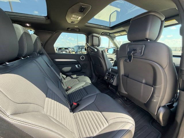 Certified 2026 Land Rover Discovery Limited Edition AWD/4WD image 17