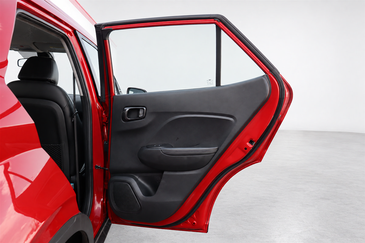Used 2022 Hyundai Venue Limited FWD image 13