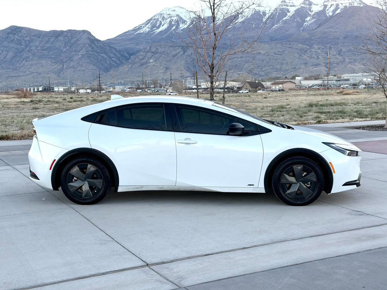 Used 2024 Toyota Prius LE image 4