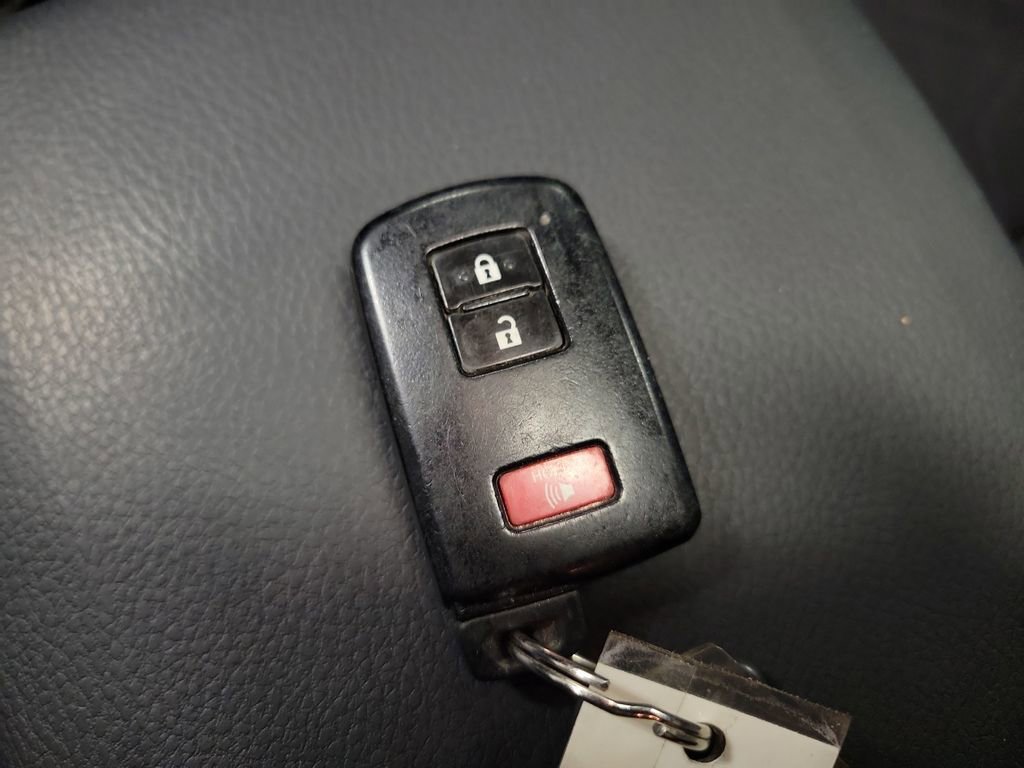 Used 2016 Toyota Tacoma TRD Off-Road w/ Premium & Technology Package image 16