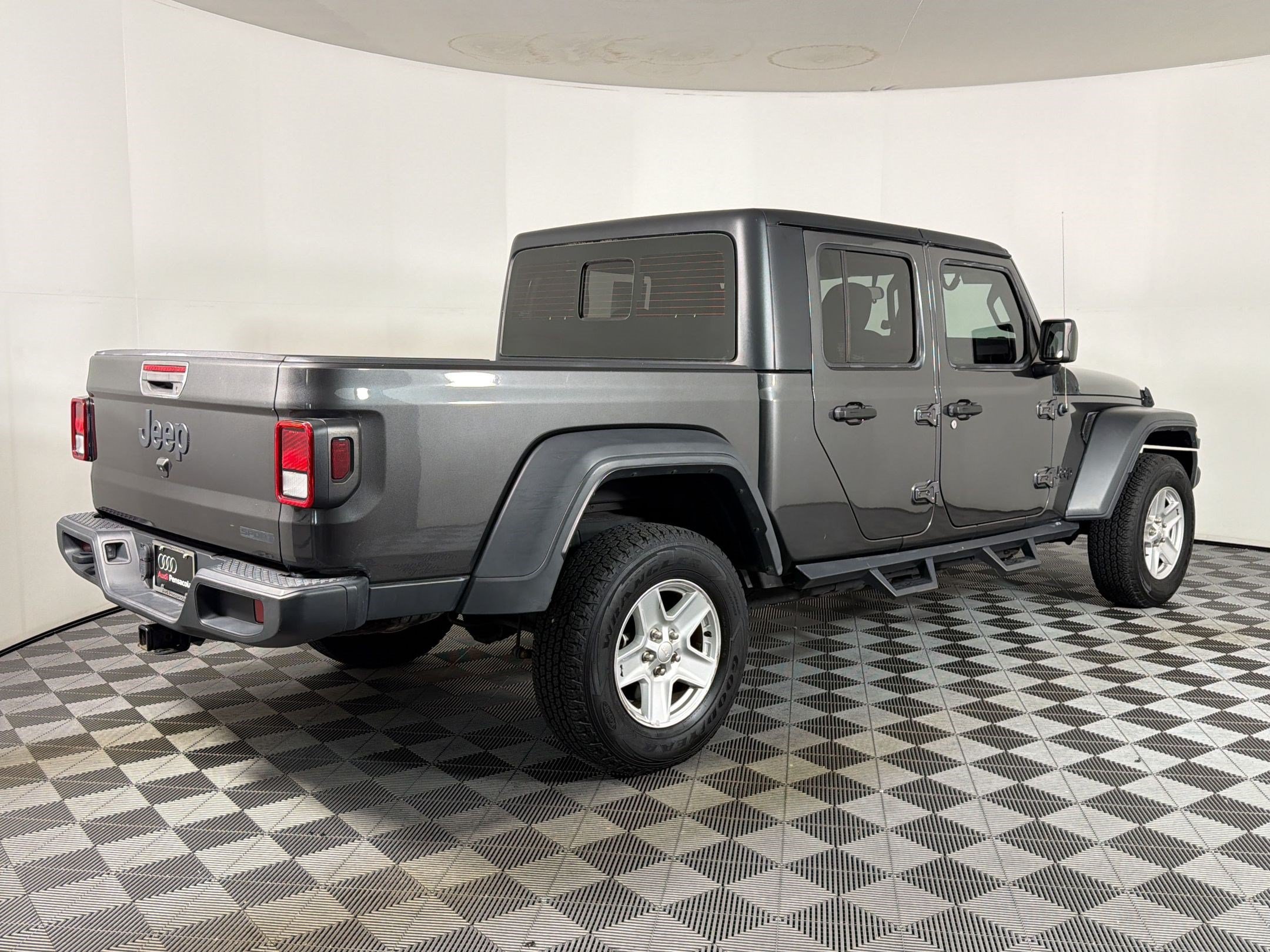 Used 2020 Jeep Gladiator Sport AWD/4WD image 7