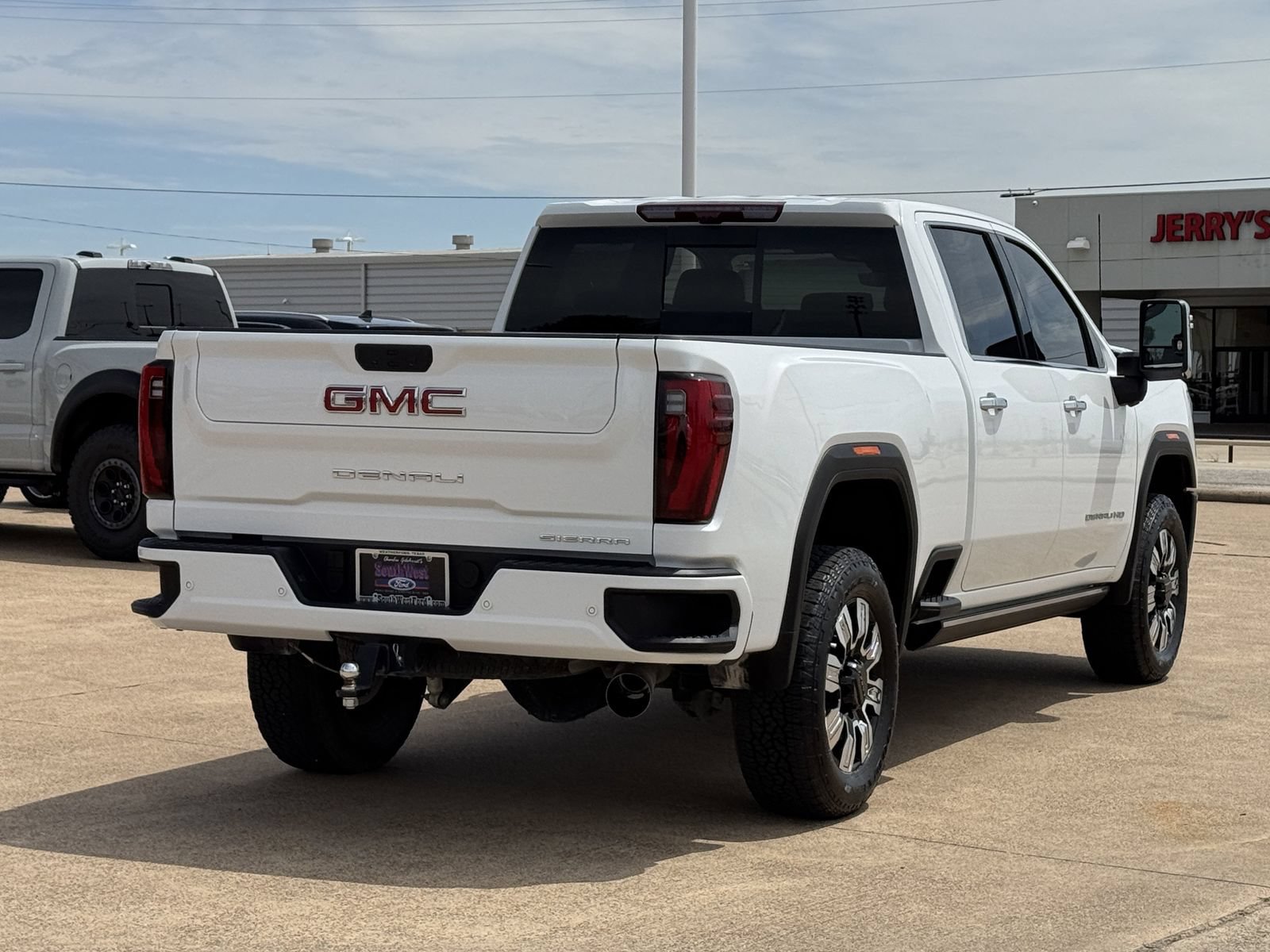Used 2025 GMC Sierra 2500 Denali w/ Denali Reserve Package AWD/4WD image 4