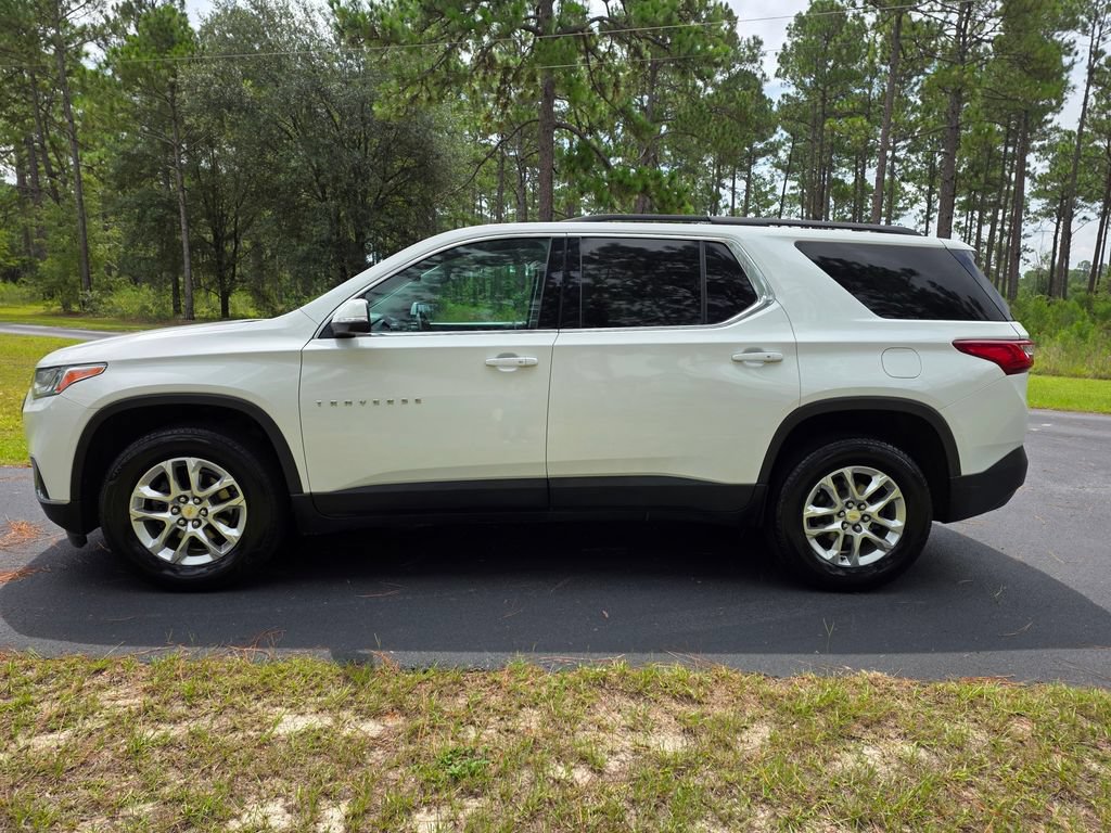 Used 2021 Chevrolet Traverse LT FWD image 2