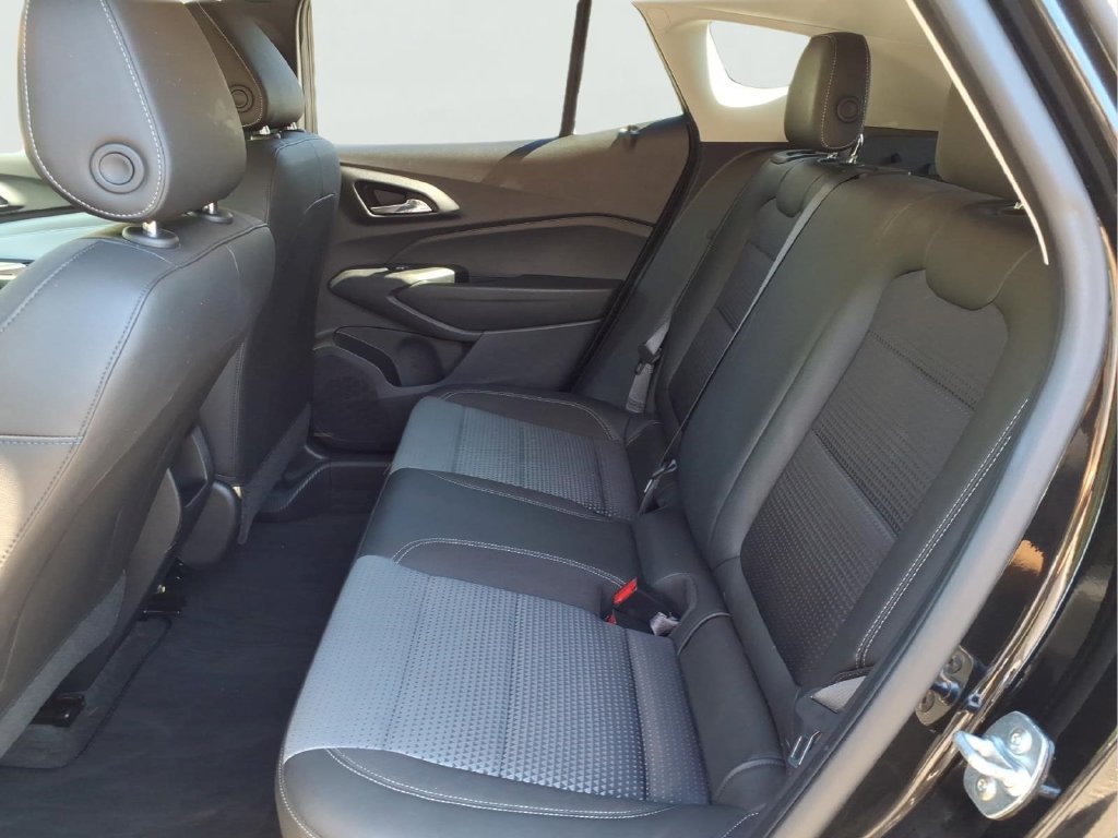 Used 2025 Chevrolet Trax LT w/ LT Convenience Package FWD image 21