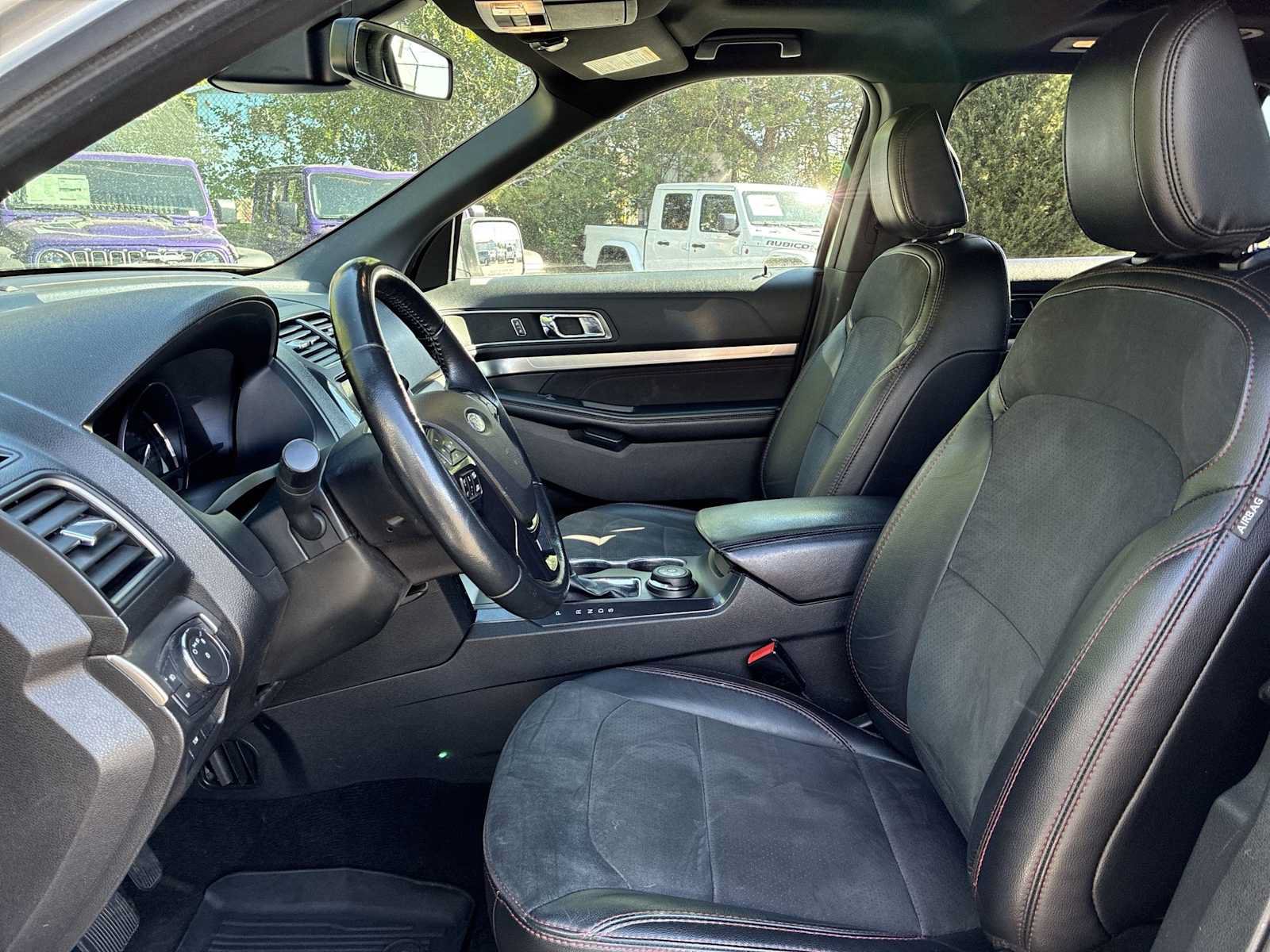 Used 2018 Ford Explorer XLT w/ Equipment Group 202A AWD/4WD image 13