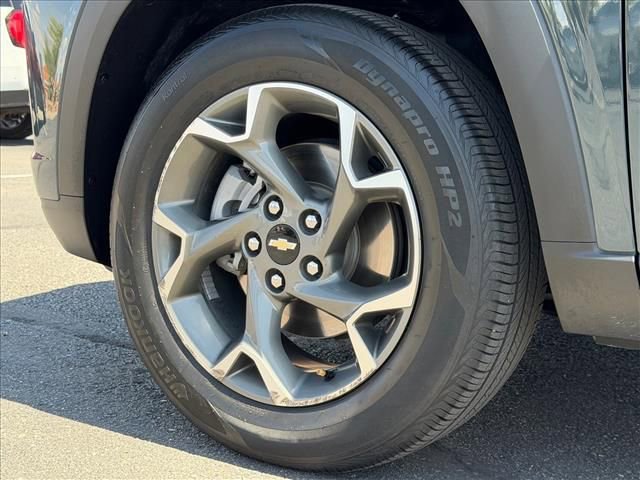 Certified 2025 Chevrolet Trax LT FWD image 22
