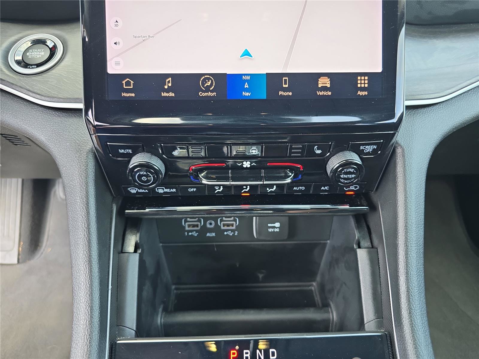 Used 2024 Jeep Grand Cherokee Limited w/ Black Appearance Package image 29