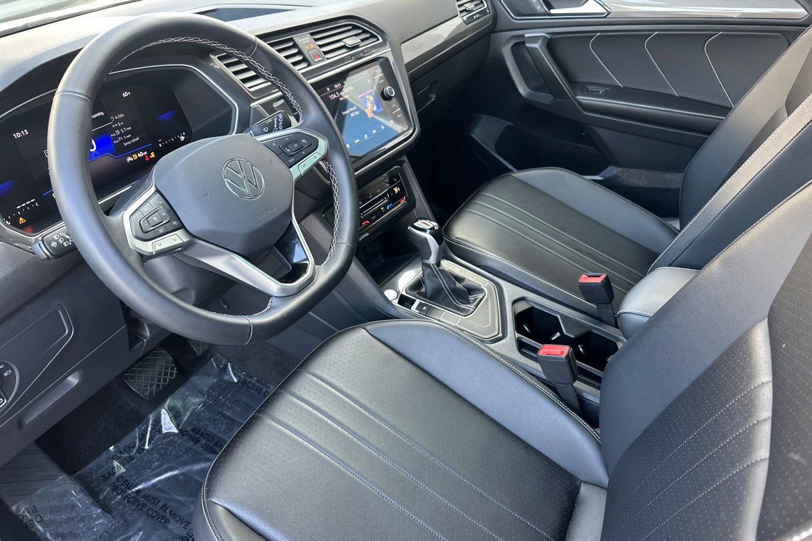 Used 2024 Volkswagen Tiguan SE image 10