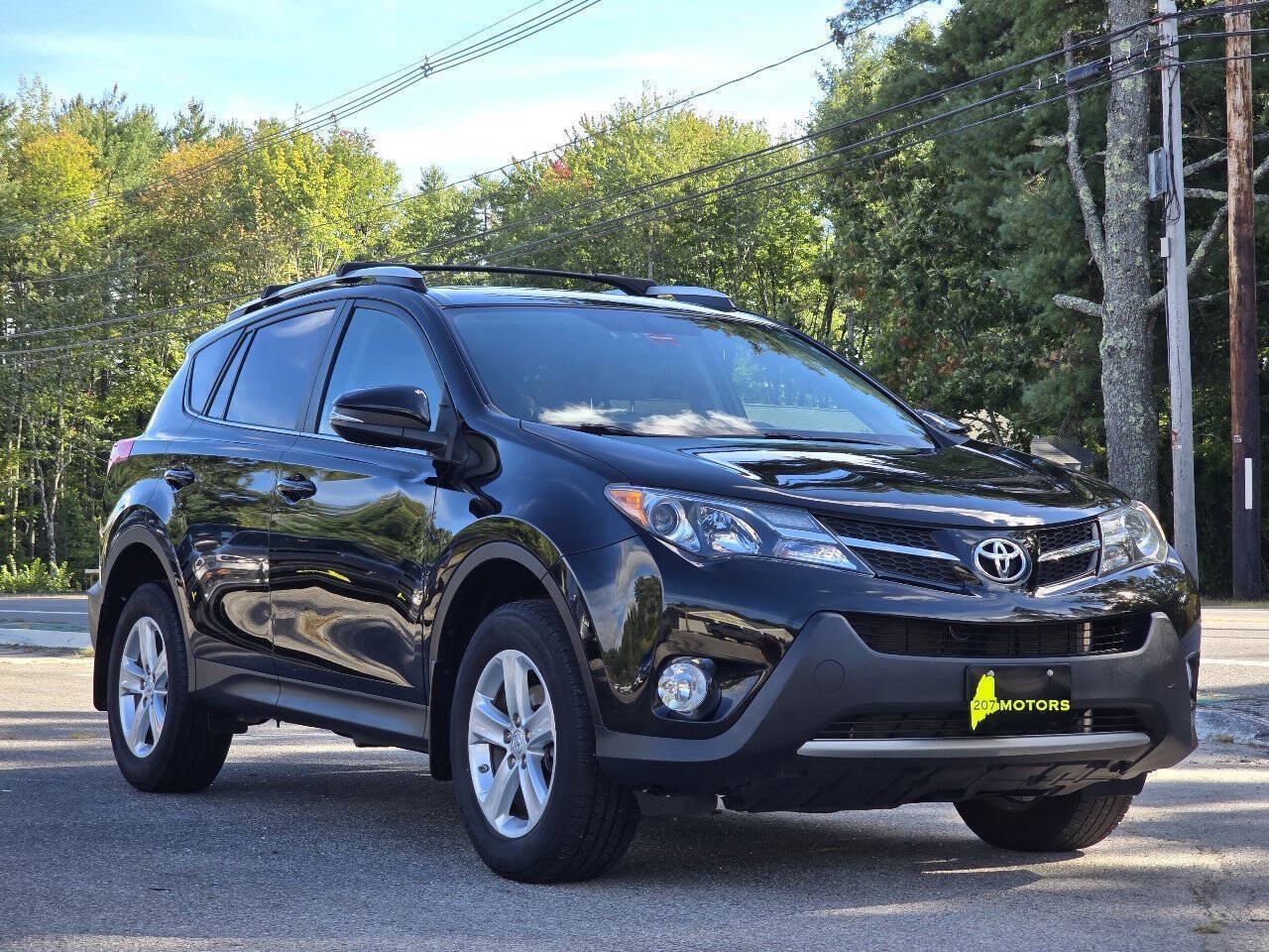 Used 2013 Toyota RAV4 XLE AWD/4WD image 2
