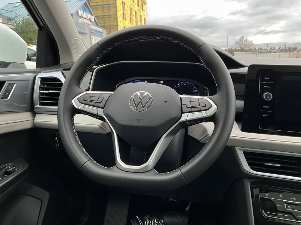 New 2026 Volkswagen Taos SEL image 21