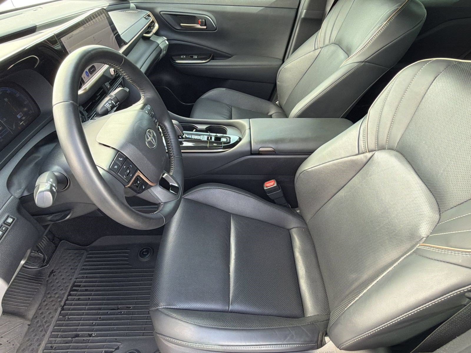 Used 2024 Toyota Crown AWD/4WD image 5