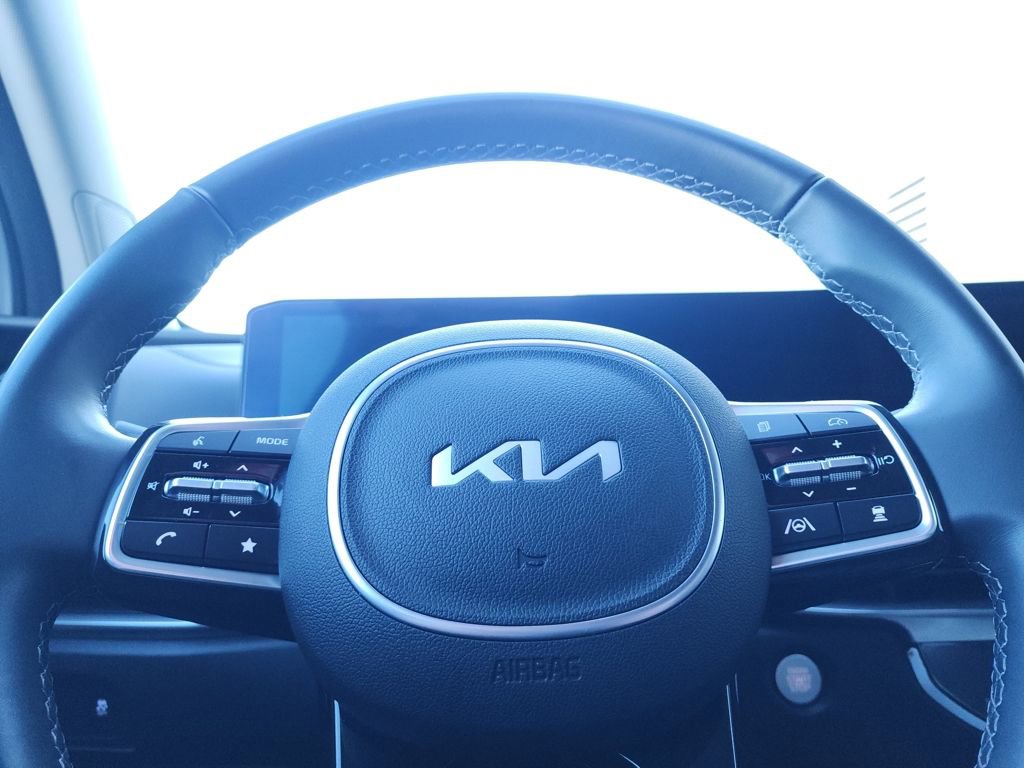 Used 2025 Kia Sorento S image 23