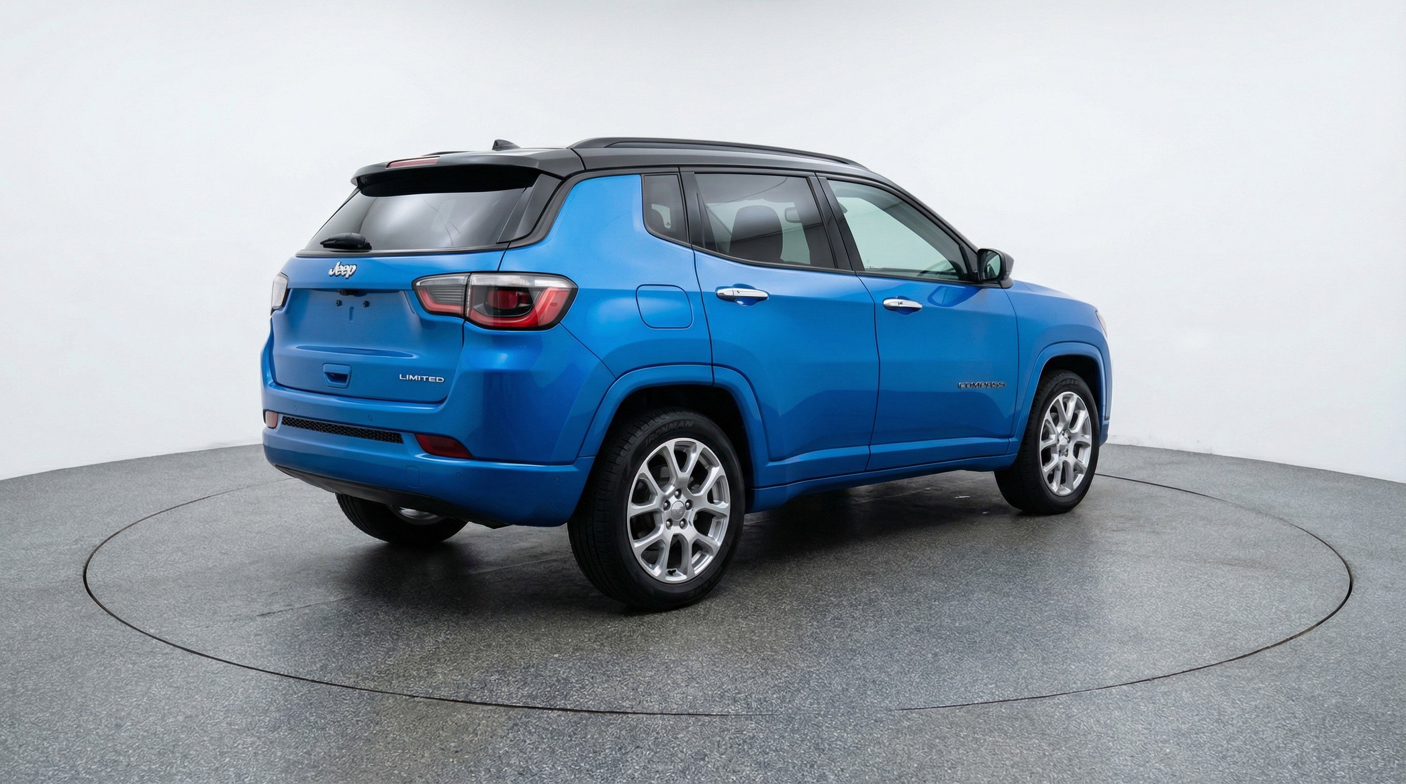 Used 2025 Jeep Compass Limited image 9