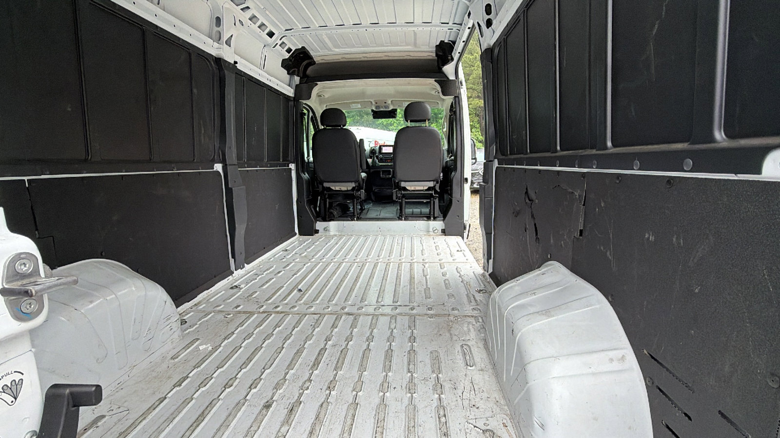 Used 2024 RAM ProMaster 2500 w/ Convenience Group FWD image 13