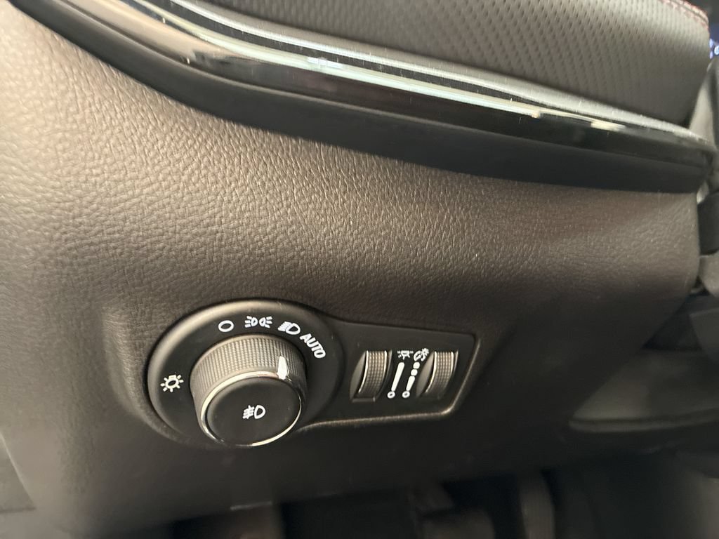 Used 2025 Jeep Compass Trailhawk AWD/4WD image 27