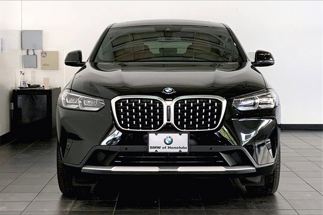 Used 2023 BMW X4 xDrive30i w/ Convenience Package image 3