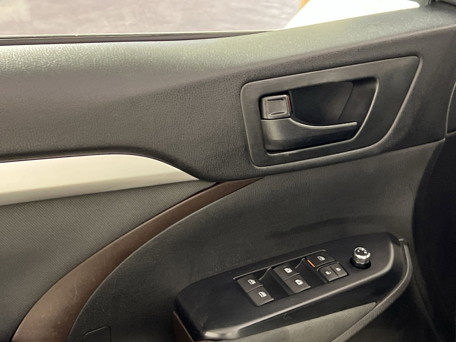 Used 2019 Toyota Highlander LE image 15