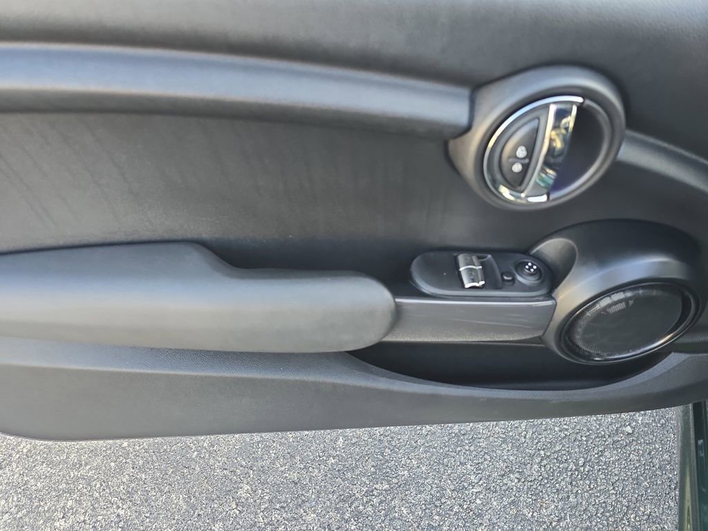 Used 2016 MINI Cooper 2-Door Hardtop image 11