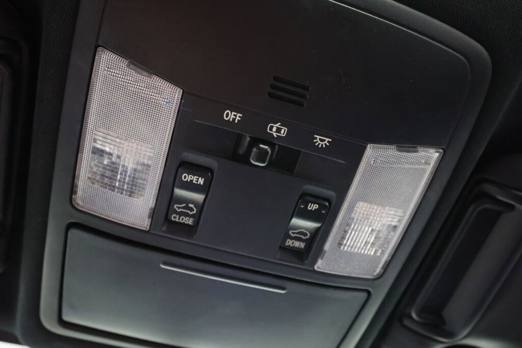 Used 2016 Toyota RAV4 SE image 40