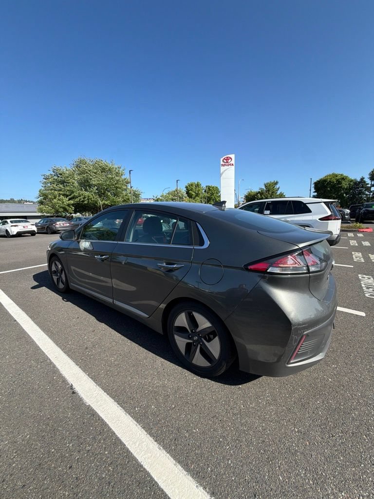 Used 2022 Hyundai Ioniq Limited FWD image 4