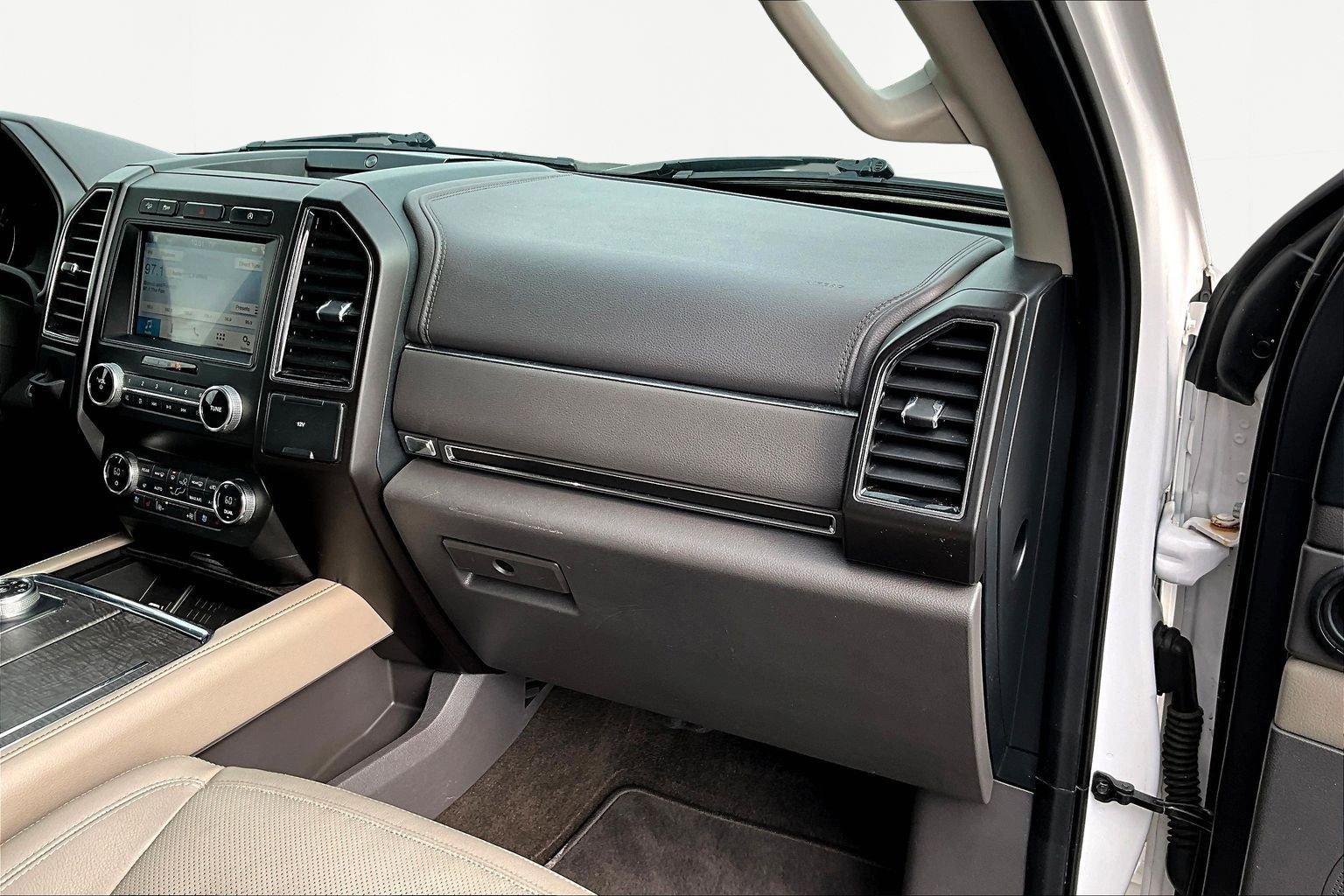 Used 2019 Ford Expedition Limited image 27