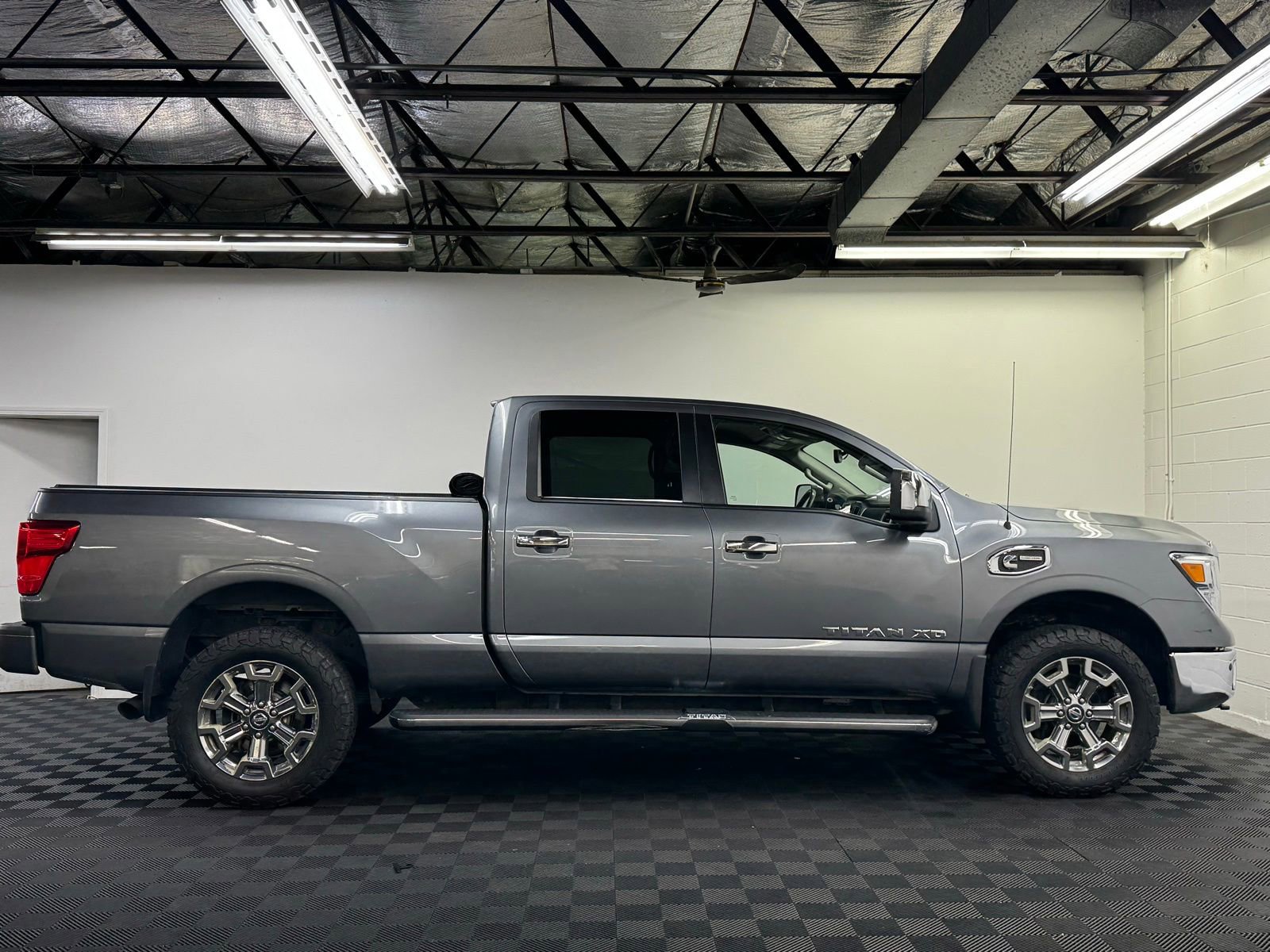 Used 2018 Nissan Titan SL w/ Chrome Package AWD/4WD image 2